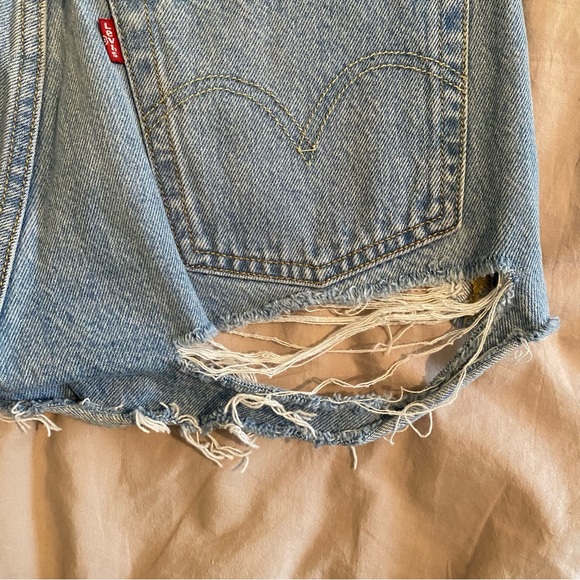 Distressed Levi’s 501 denim shorts. Size 26 - Picture 3 of 6